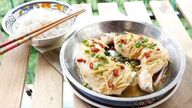 How Much Boiled Chicken To Feed Cat?