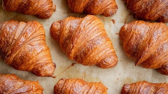 can cats eat croissants?