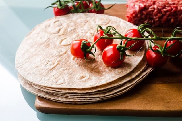 can cats eat tortillas?