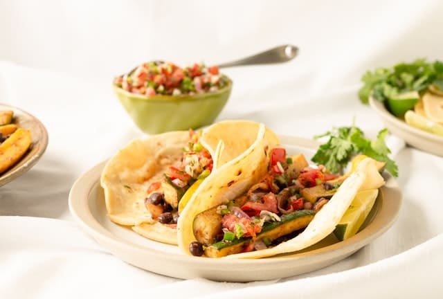 can cats eat tortillas?