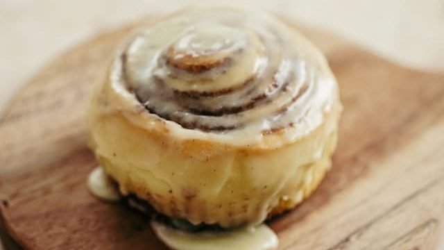 Can Cats Eat Cinnamon Rolls