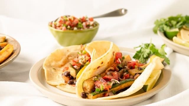 can cats eat tortillas?