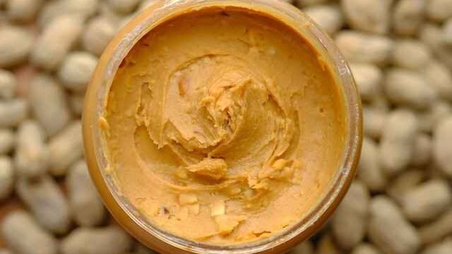can cats eat peanut butter