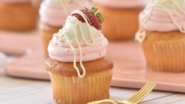 can cats eat cake icing